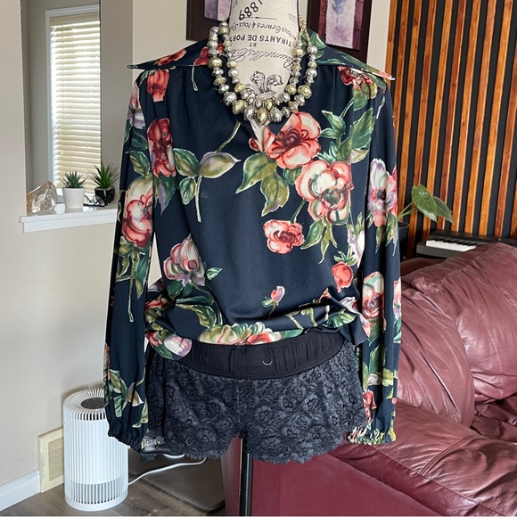 Beautiful Custom Made Long Sleeve Floral Blouse - Picture 13 of 16